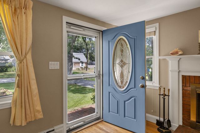 54 Lucerne Ave, Falmouth, MA 02540