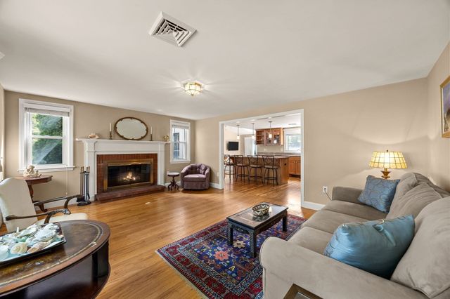 54 Lucerne Ave, Falmouth, MA 02540