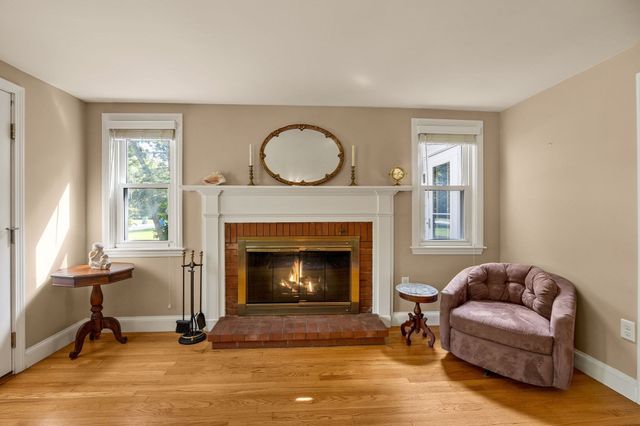 54 Lucerne Ave, Falmouth, MA 02540