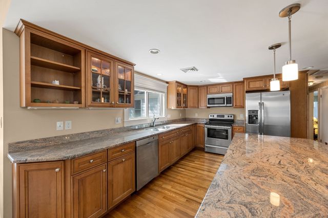 54 Lucerne Ave, Falmouth, MA 02540