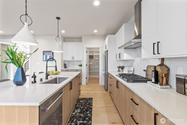 15 213th Place SW, Bothell, WA 98021