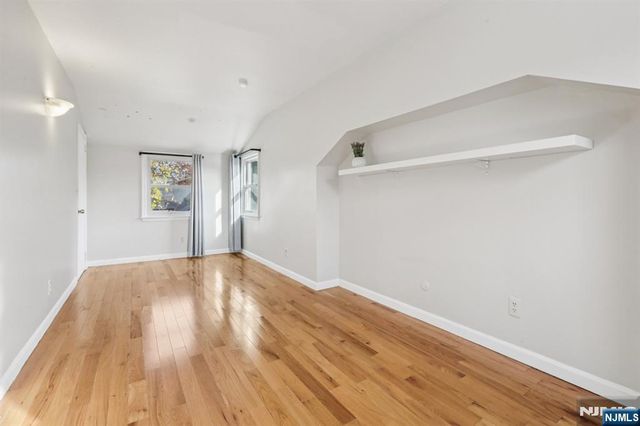 90 Greenway Road, Glen Rock, NJ 07452