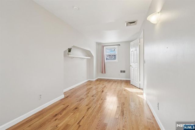 90 Greenway Road, Glen Rock, NJ 07452