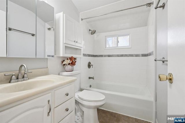 90 Greenway Road, Glen Rock, NJ 07452