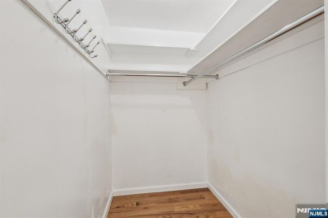 90 Greenway Road, Glen Rock, NJ 07452