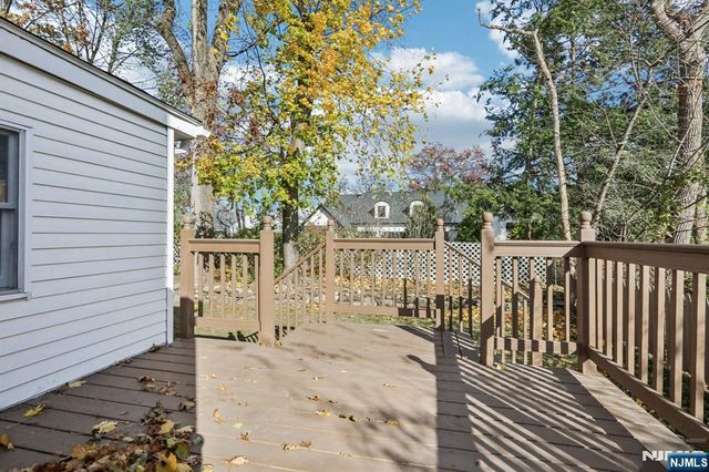 90 Greenway Road, Glen Rock, NJ 07452