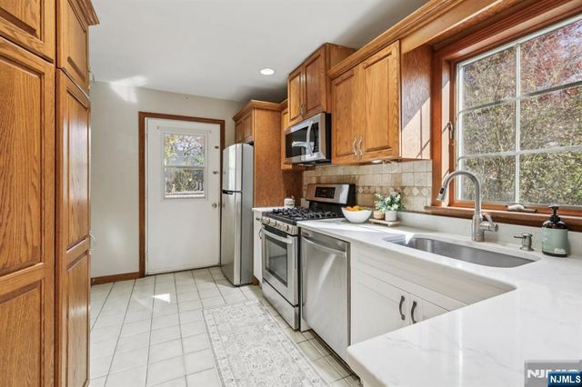 90 Greenway Road, Glen Rock, NJ 07452