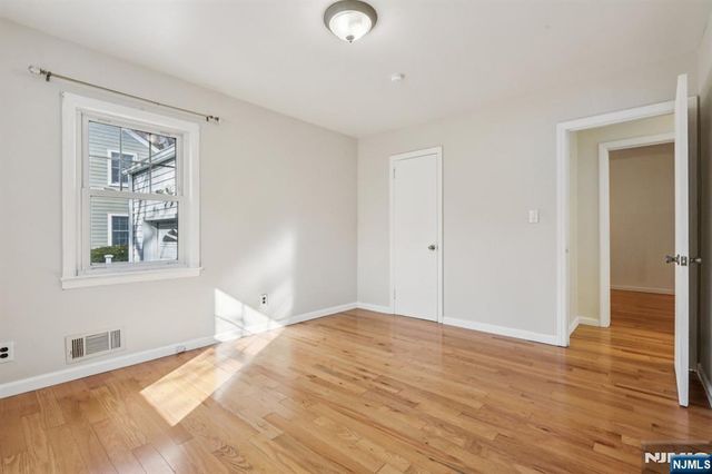 90 Greenway Road, Glen Rock, NJ 07452