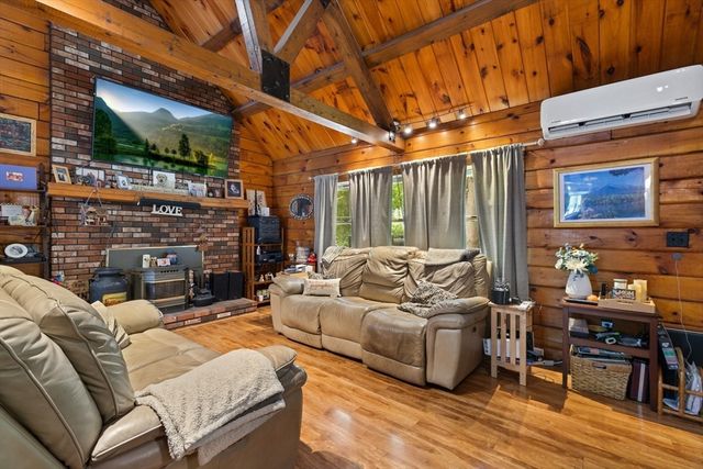 4A Fletcher St, Plainville, MA 02762