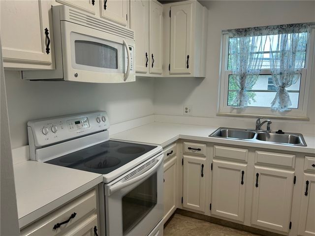 4 Vista Gardens Trail 207, Vero Beach, FL 32962