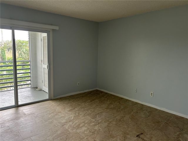 4 Vista Gardens Trail 207, Vero Beach, FL 32962