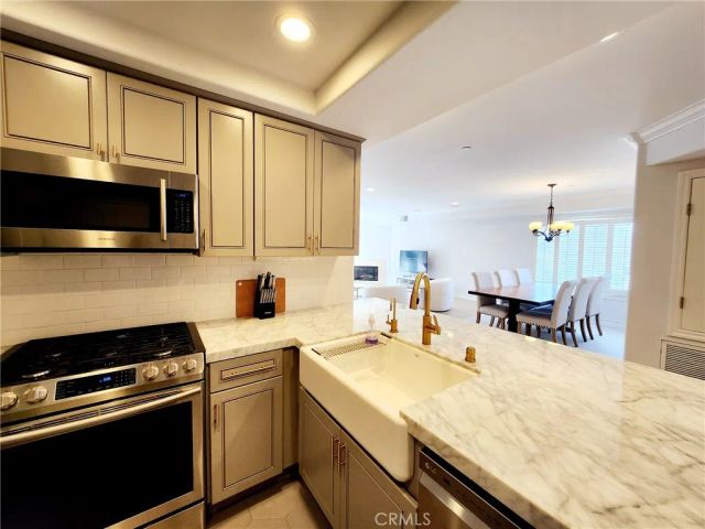 1920 Malcolm Avenue 401, Los Angeles, CA 90025