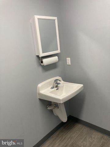 422 W LANDIS AVE, Vineland, NJ 08360