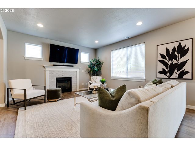 1375 LORIEN Ln, Eugene, OR 97404