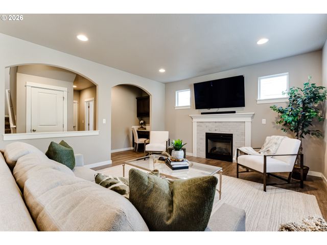 1375 LORIEN Ln, Eugene, OR 97404