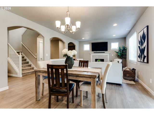 1375 LORIEN Ln, Eugene, OR 97404