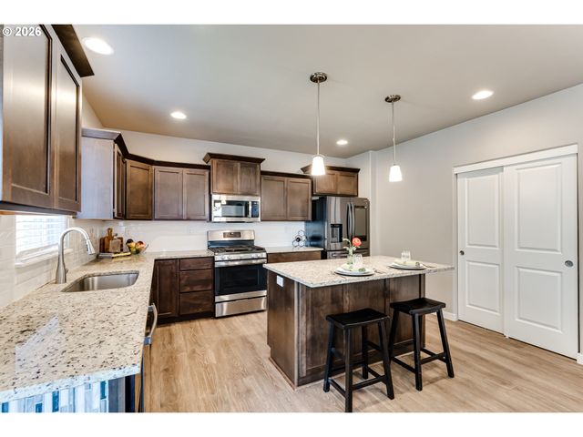 1375 LORIEN Ln, Eugene, OR 97404