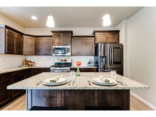 1375 LORIEN Ln, Eugene, OR 97404
