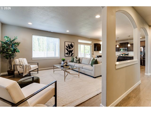 1375 LORIEN Ln, Eugene, OR 97404
