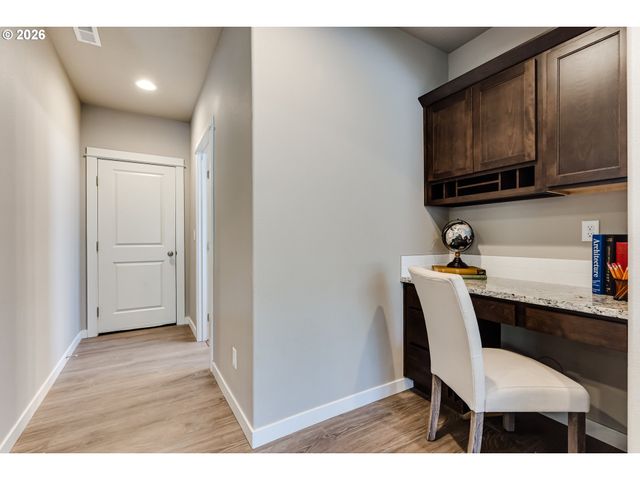 1375 LORIEN Ln, Eugene, OR 97404