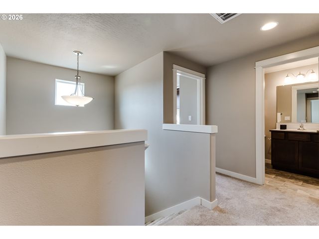 1375 LORIEN Ln, Eugene, OR 97404