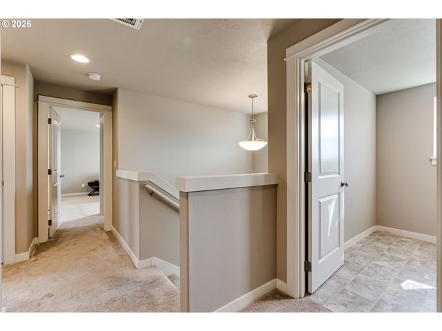 1375 LORIEN Ln, Eugene, OR 97404