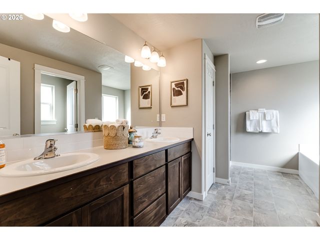1375 LORIEN Ln, Eugene, OR 97404