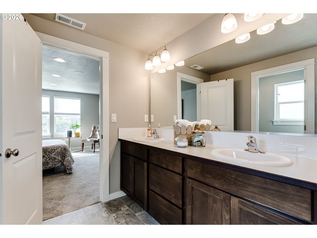 1375 LORIEN Ln, Eugene, OR 97404