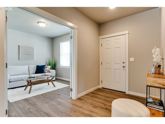 1375 LORIEN Ln, Eugene, OR 97404