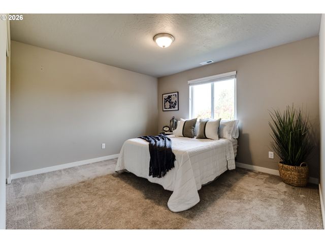 1375 LORIEN Ln, Eugene, OR 97404