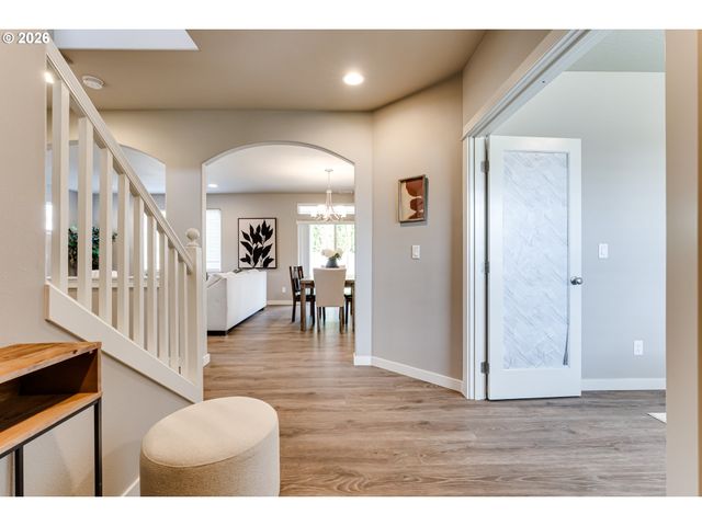 1375 LORIEN Ln, Eugene, OR 97404