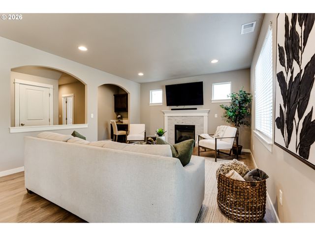 1375 LORIEN Ln, Eugene, OR 97404