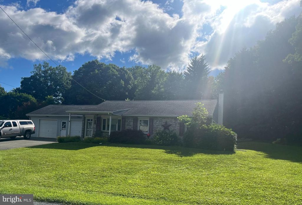 451 SAYLORS MILL RD, Spring City, PA 19475