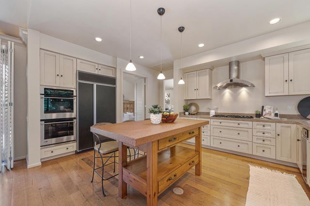11390 Huntington Village Ln, Gold River, CA 95670