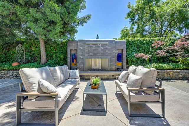 11390 Huntington Village Ln, Gold River, CA 95670