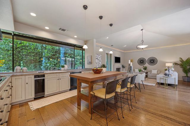 11390 Huntington Village Ln, Gold River, CA 95670