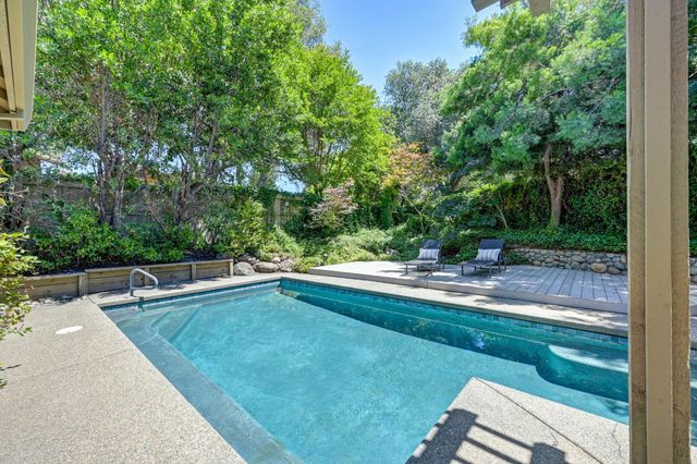 11390 Huntington Village Ln, Gold River, CA 95670