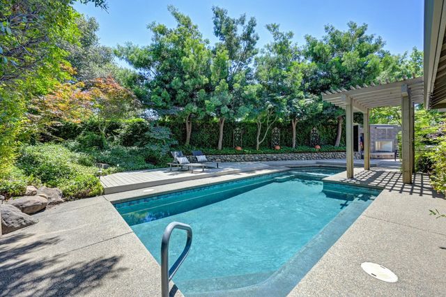 11390 Huntington Village Ln, Gold River, CA 95670