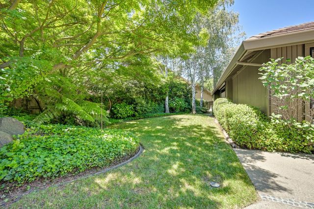11390 Huntington Village Ln, Gold River, CA 95670