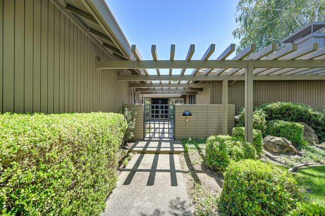 11390 Huntington Village Ln, Gold River, CA 95670