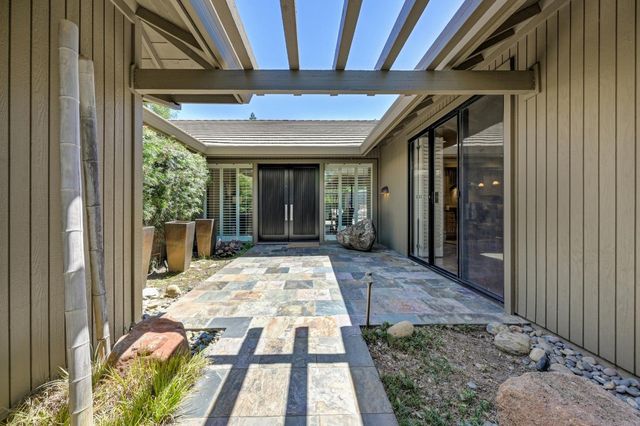 11390 Huntington Village Ln, Gold River, CA 95670