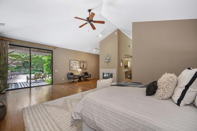 11390 Huntington Village Ln, Gold River, CA 95670