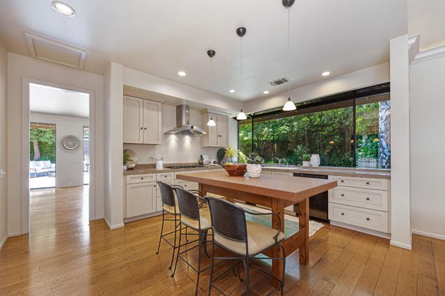 11390 Huntington Village Ln, Gold River, CA 95670