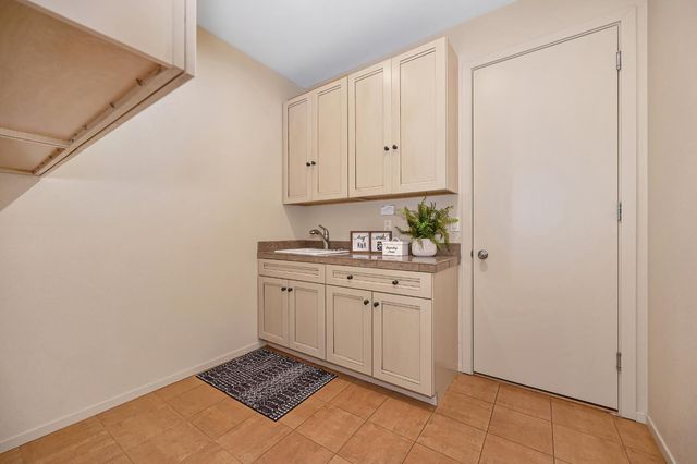 11390 Huntington Village Ln, Gold River, CA 95670