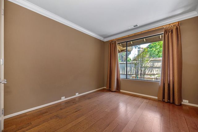 11390 Huntington Village Ln, Gold River, CA 95670
