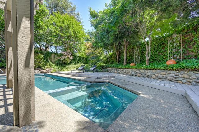 11390 Huntington Village Ln, Gold River, CA 95670