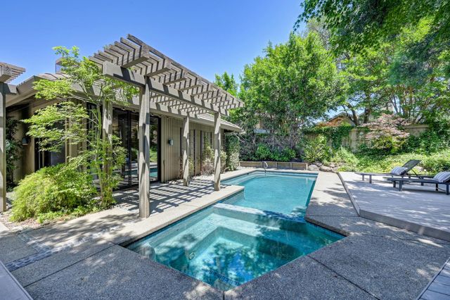 11390 Huntington Village Ln, Gold River, CA 95670