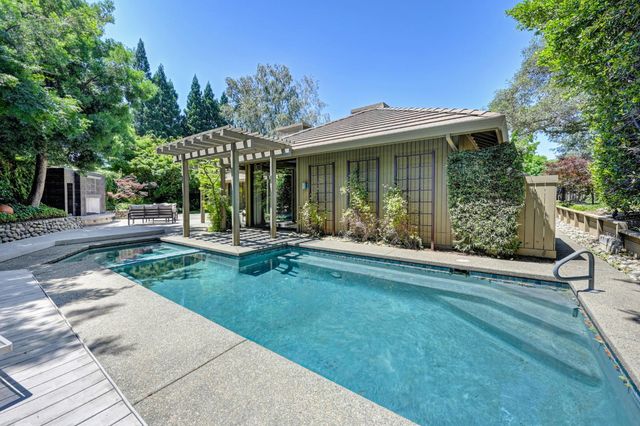 11390 Huntington Village Ln, Gold River, CA 95670