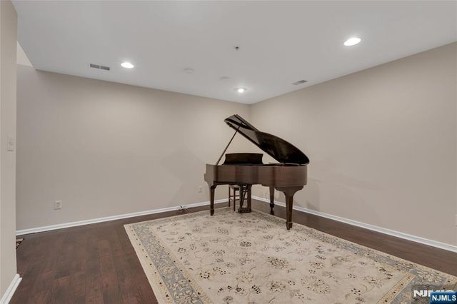 114 Ridge Drive, Pompton Lakes, NJ 07442