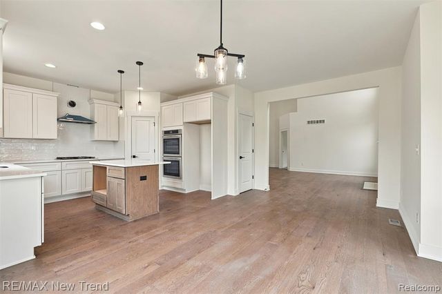 24454 Pembrooke Drive, South Lyon, MI 48178